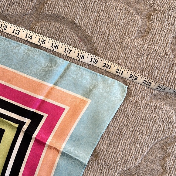 Gorgeous NWT Jim Thompson silk scarf.  ~22” square. - Picture 5 of 5